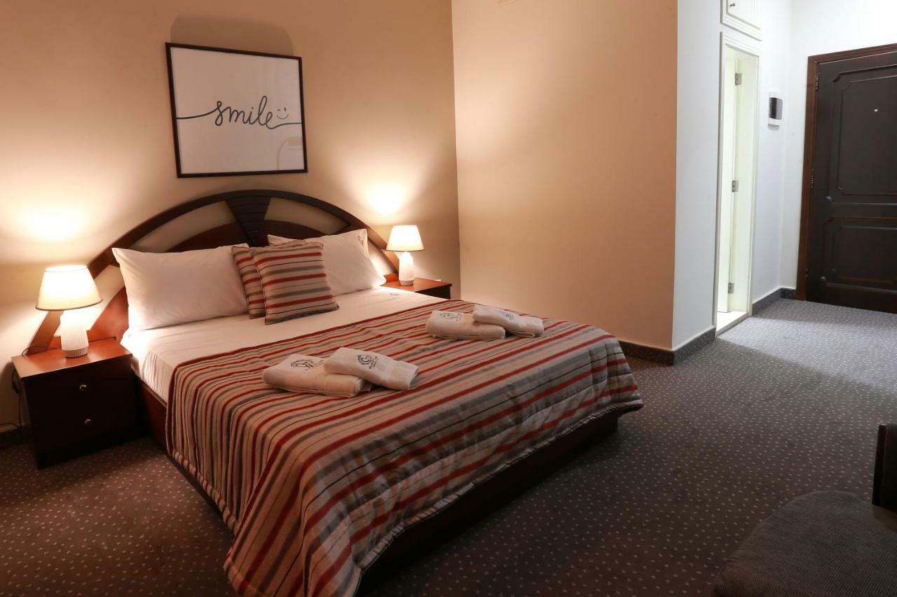 Adma wa Dafneh Nine Seven Hotel מראה חיצוני תמונה
