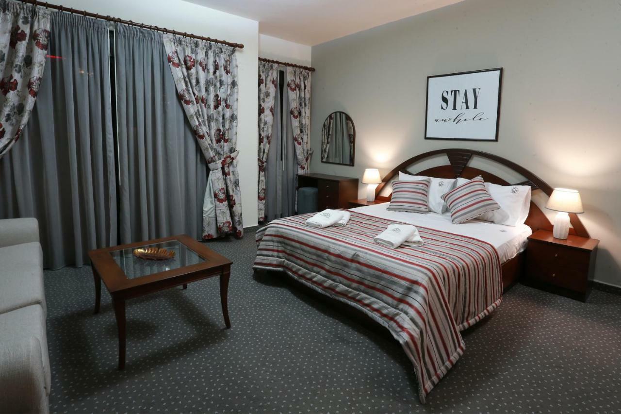 Adma wa Dafneh Nine Seven Hotel מראה חיצוני תמונה