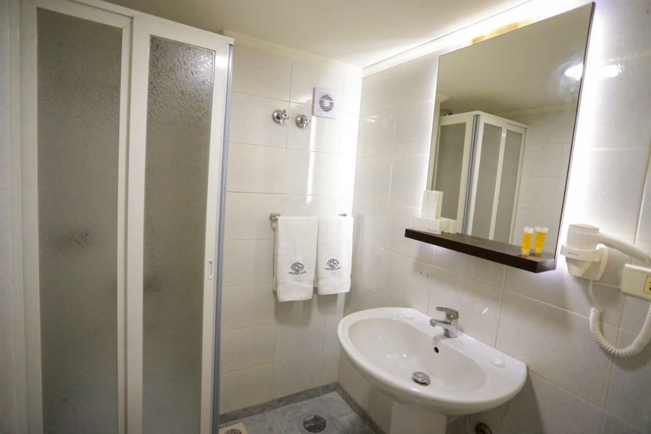 Adma wa Dafneh Nine Seven Hotel מראה חיצוני תמונה