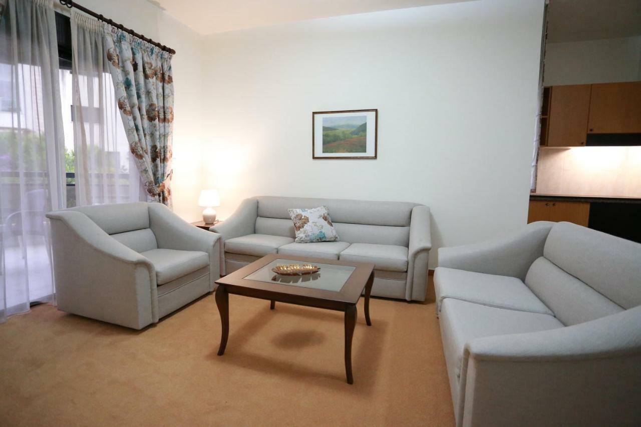 Adma wa Dafneh Nine Seven Hotel מראה חיצוני תמונה